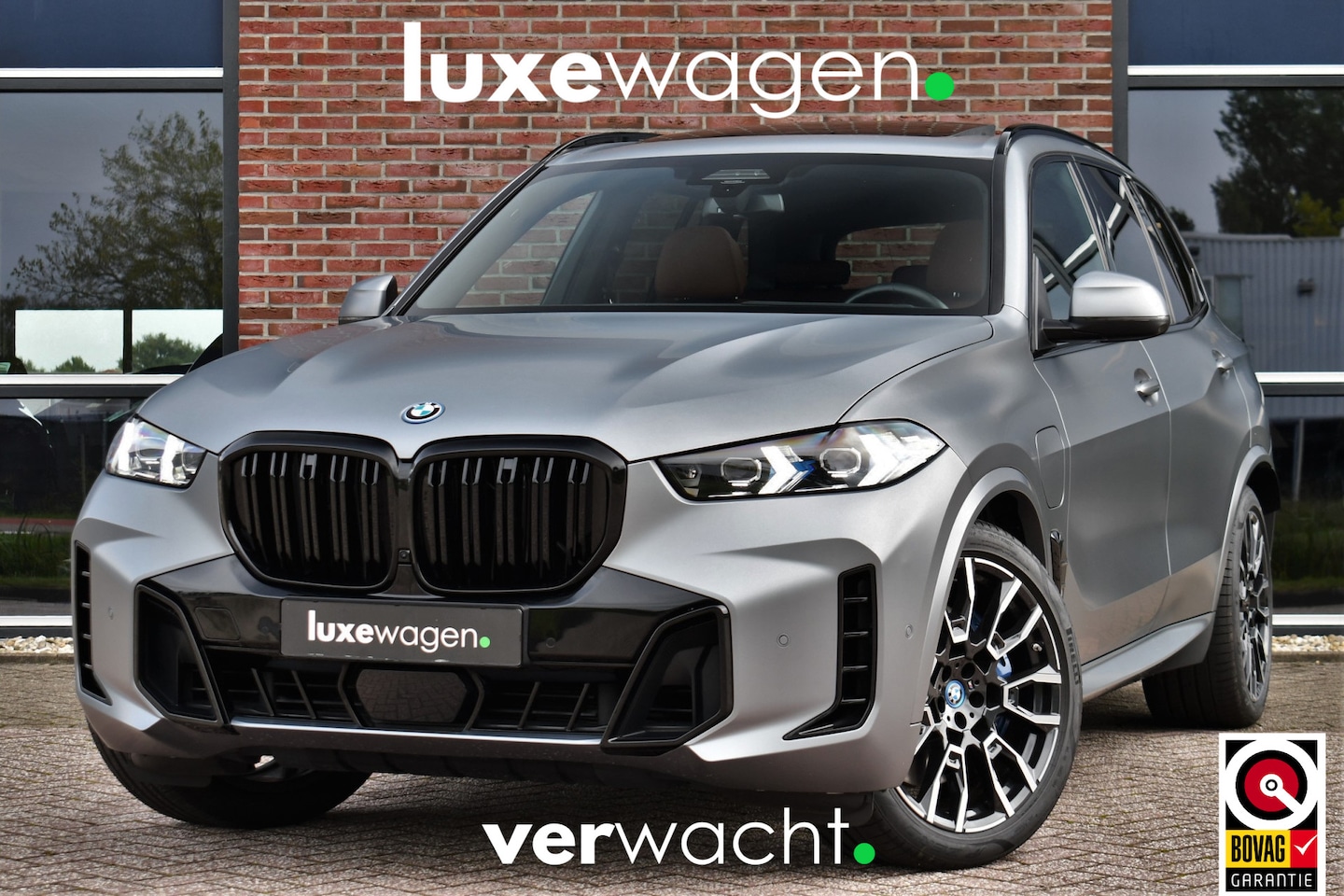 BMW X5 - xDrive50e M-Sport Frozen-grey Pano Trekh Massage ACC 360 HUD 4WS Soft-close H/K - AutoWereld.nl