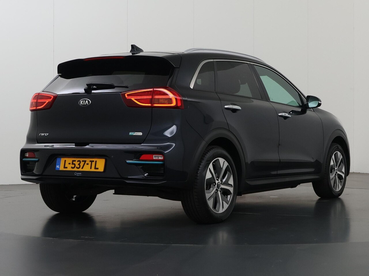 Kia e-Niro - ExecutiveLine 64 kWh | Schuifdak | Stoel/Stuurverwarming | Adaptieve Cruise Control | Lede - AutoWereld.nl