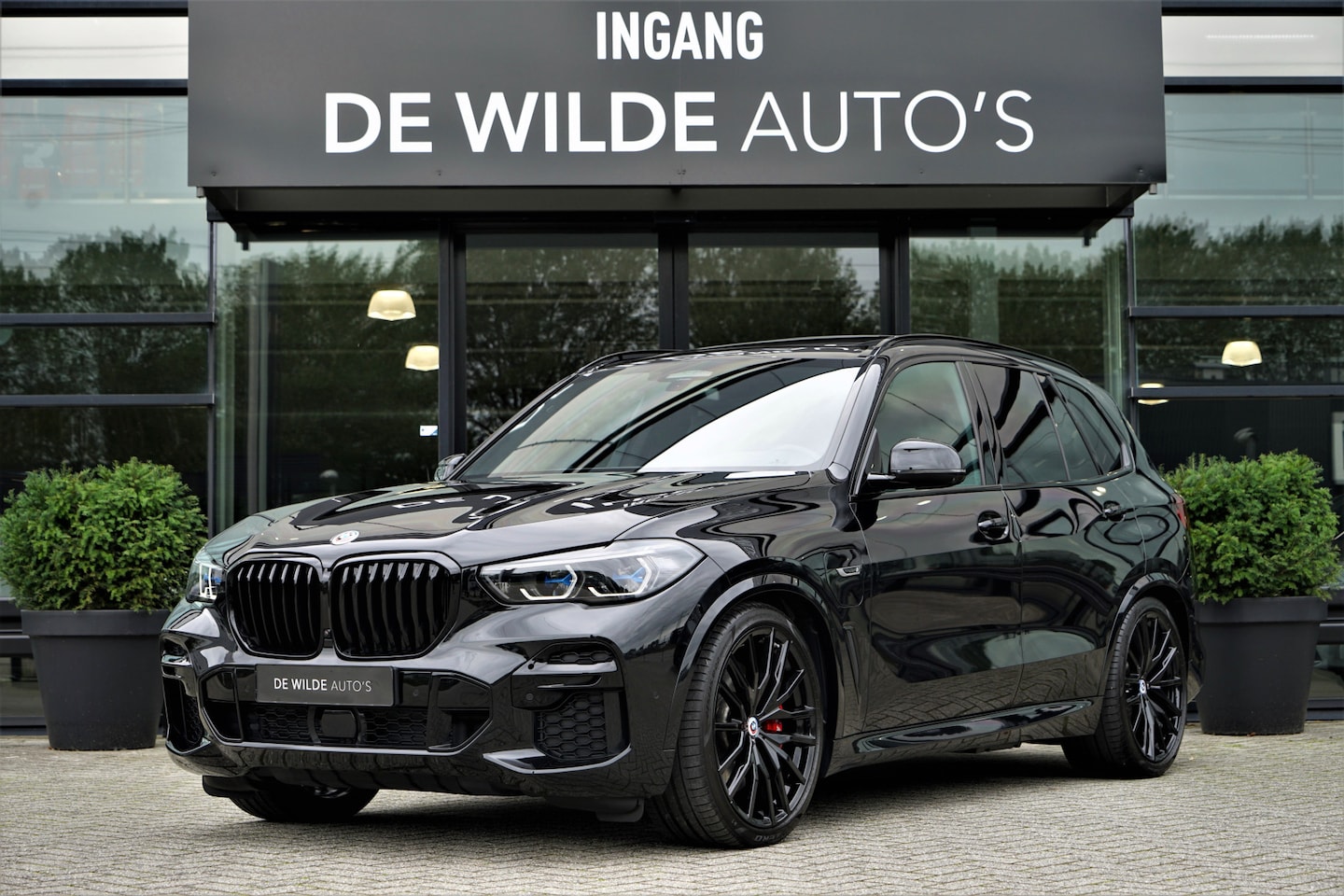 BMW X5 - xDrive45e M-sport SkyLounge 4-wielsturing Massage Stoelventilatie Carbon - AutoWereld.nl