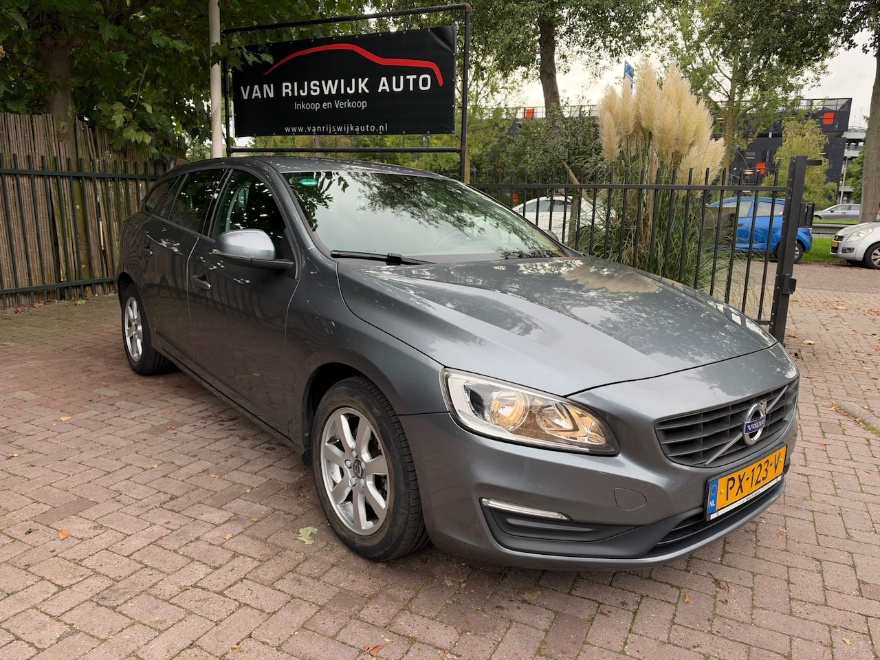 Volvo V60 - 2.0 D2 Polar Clima Nav Dealer Ond Ex Bpm - AutoWereld.nl