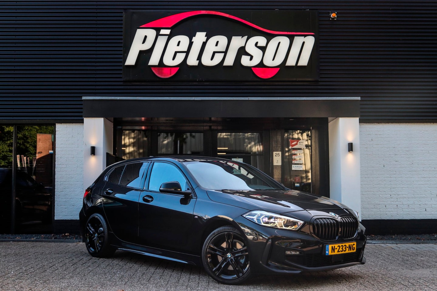 BMW 1-serie - 118i M-Pakket BTW XENON SFEER VIRTUAL KEYLESS - AutoWereld.nl