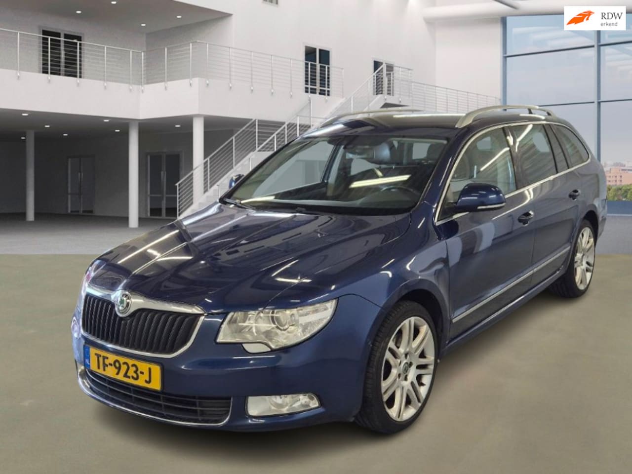 Skoda Superb Combi - 1.8 TSI Elegance Business Line AUT NAVI PSENSOR CRUISE LEDER 2 X SLEUTELS - AutoWereld.nl