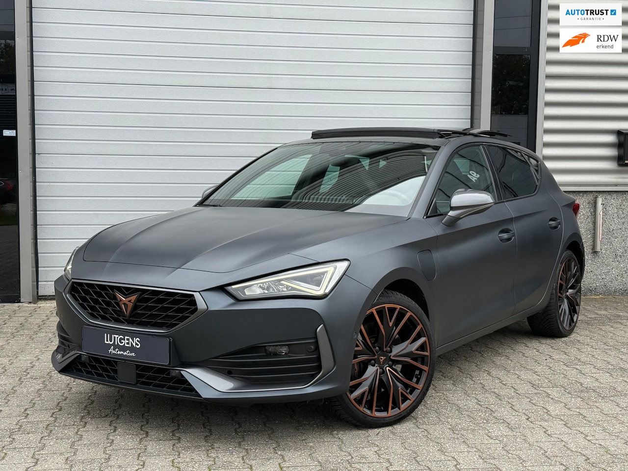 CUPRA Leon - 1.4 e-Hybrid VZ Copper Pano 245PK 19 Inch MAT - AutoWereld.nl