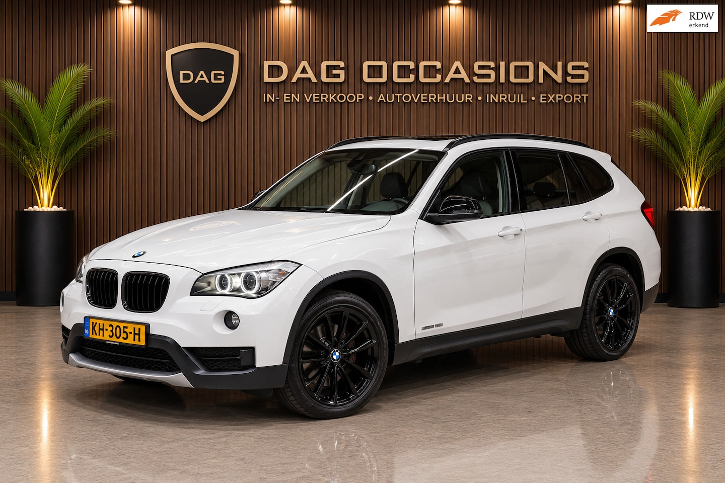BMW X1 - SDrive18i AUTOMAAT | PANO | NAVI | PDC - AutoWereld.nl
