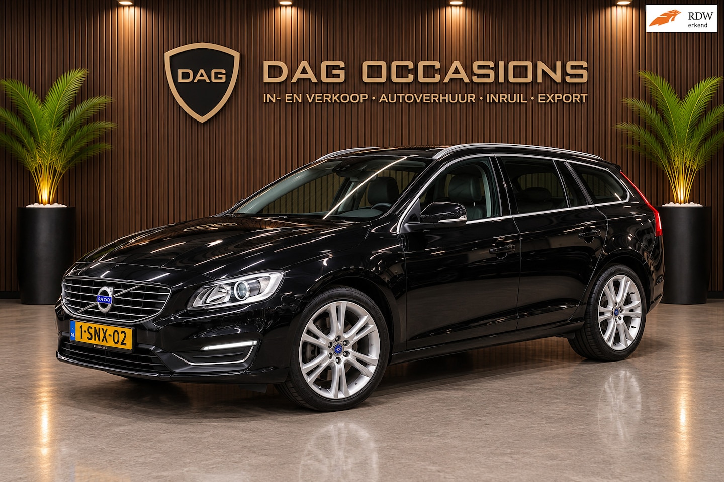 Volvo V60 - D6 AWD Plug-in Hybrid | AUTOMAAT | LEER | PANO - AutoWereld.nl