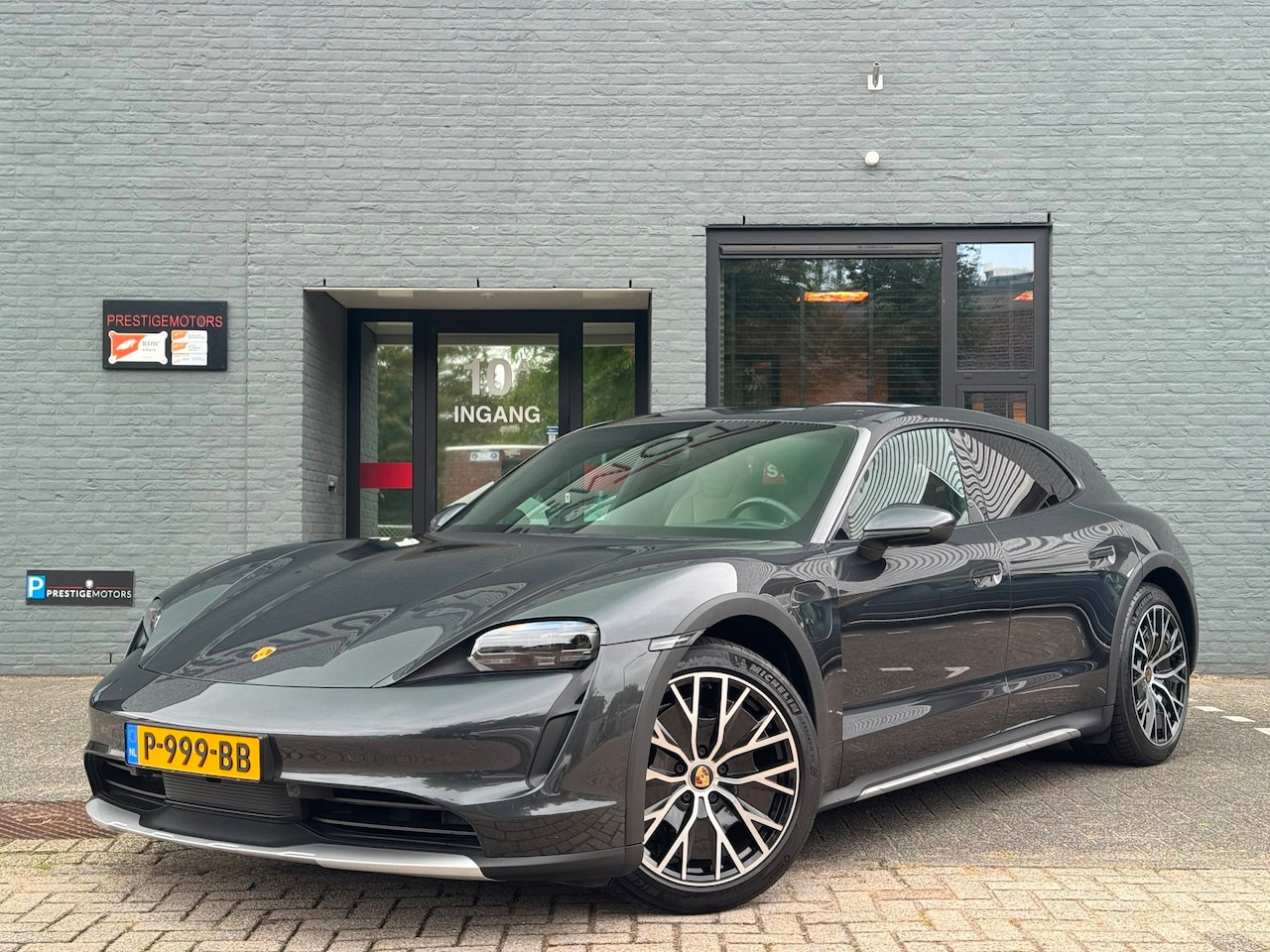 Porsche Taycan Cross Turismo - 4 Luchtvering | Warmtepomp | 93 kWh | BTW-auto - AutoWereld.nl
