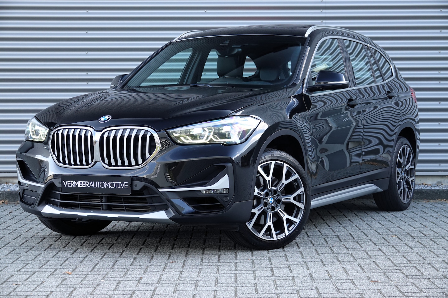 BMW X1 - sDrive20i Orange Edition | Panoramadak | Head-up | Camera | DAB | - AutoWereld.nl