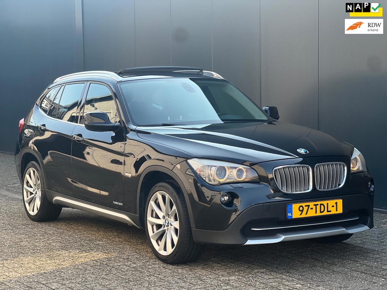 BMW X1 - XDrive28i Pano|Leder|Navi Prof.|NAP|Topstaat! - AutoWereld.nl