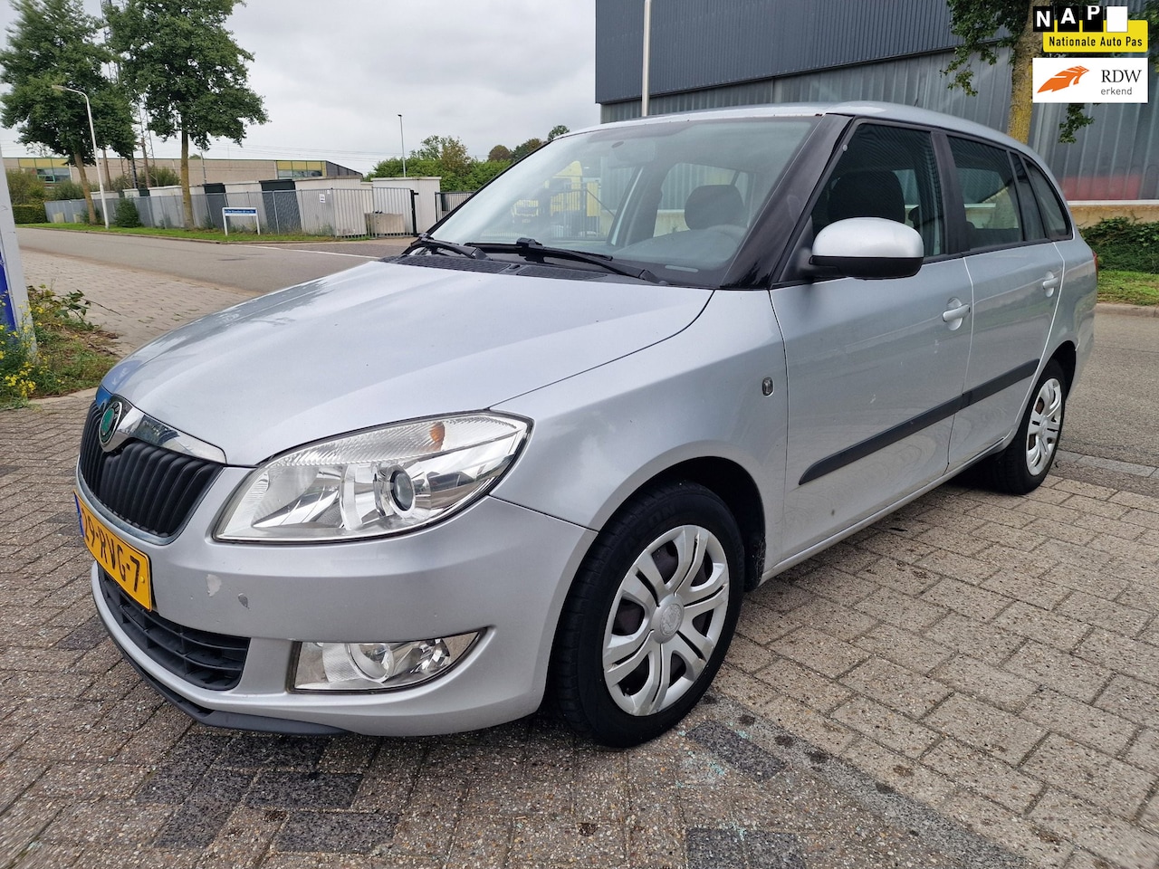 Skoda Fabia Combi - 1.2 TSI Ambition 1.2 TSI Ambition, Apk, Nap, Zeer goed rijdend, Inruil mogelijk. - AutoWereld.nl