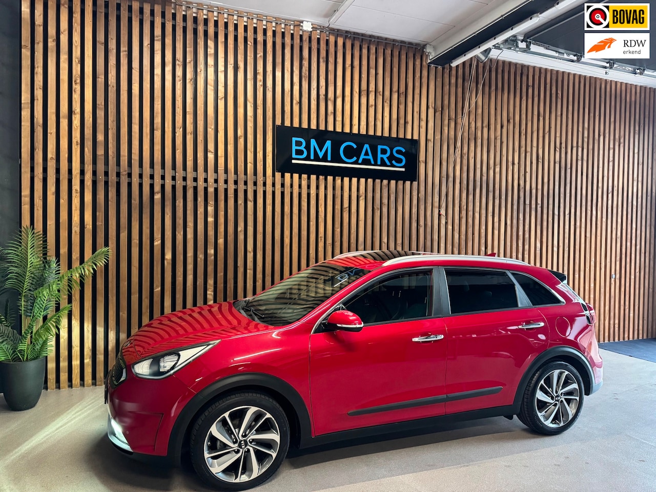 Kia Niro - 1.6 GDi Hybrid ExecutiveLine Schuifdak,Trekhaak - AutoWereld.nl