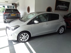 Toyota Yaris - 1.5 Full Hybrid 100pk 5D Aut Dynamic panoramadak , rijklaarprijs bij specialist met 12 maa