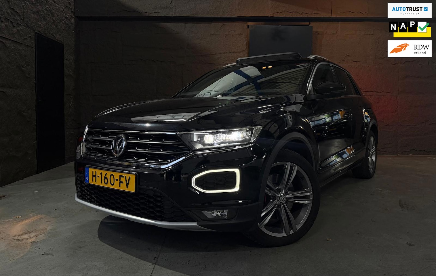 Volkswagen T-Roc - 1.5 TSI Sport Business R 1.5 TSI Sport Business R (RIJKLAAR ) - AutoWereld.nl