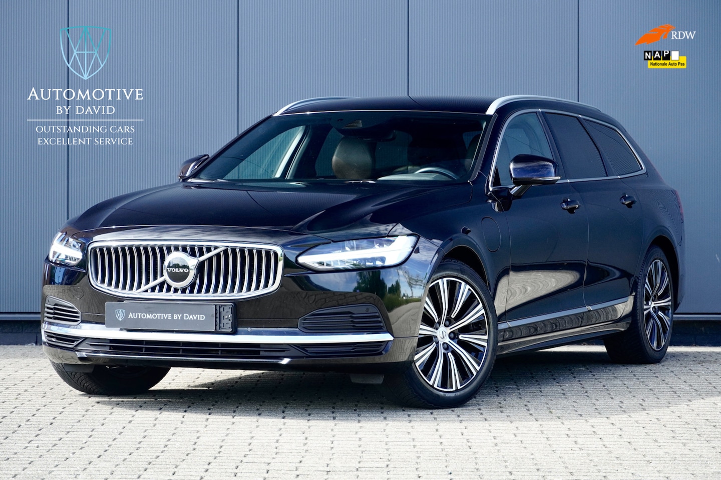 Volvo V90 - 2.0 T6 PHEV 340 pk AWD BUSINESS PRO AUTOMAAT / TREKHAAK / ADAPTIEVE CRUISE CONTROL / PILOT - AutoWereld.nl
