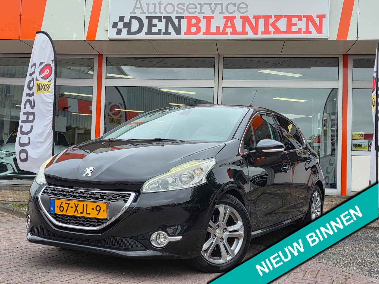 Peugeot 208 - 1.4 VTi Allure BJ.2012 / Navigatie / Cruise / Clima / Elektr. Pakket / 16"Lmv / Trekhaak ! - AutoWereld.nl