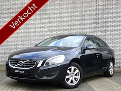 Volvo S60 - 1.6 T4F Kinetic | Leder | Trekhaak | Schuif- / kanteldak