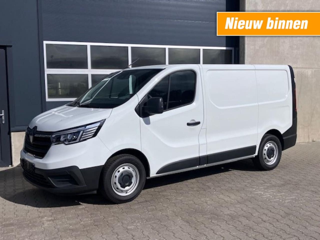 Renault Trafic - 2.0 D 110pk  L1H1 - Navi/apple carplay/android auto - parkeersensoren achter - AutoWereld.nl