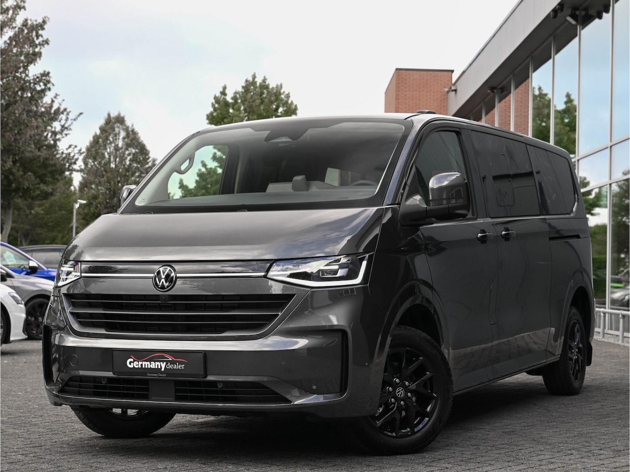 Volkswagen Transporter Caravelle - 2.5 L2H1 eHybrid Style 8-pers Caravelle! Leder Navi 360-Cam Keyless Nieuw!PHEV M-Led 2xSch - AutoWereld.nl