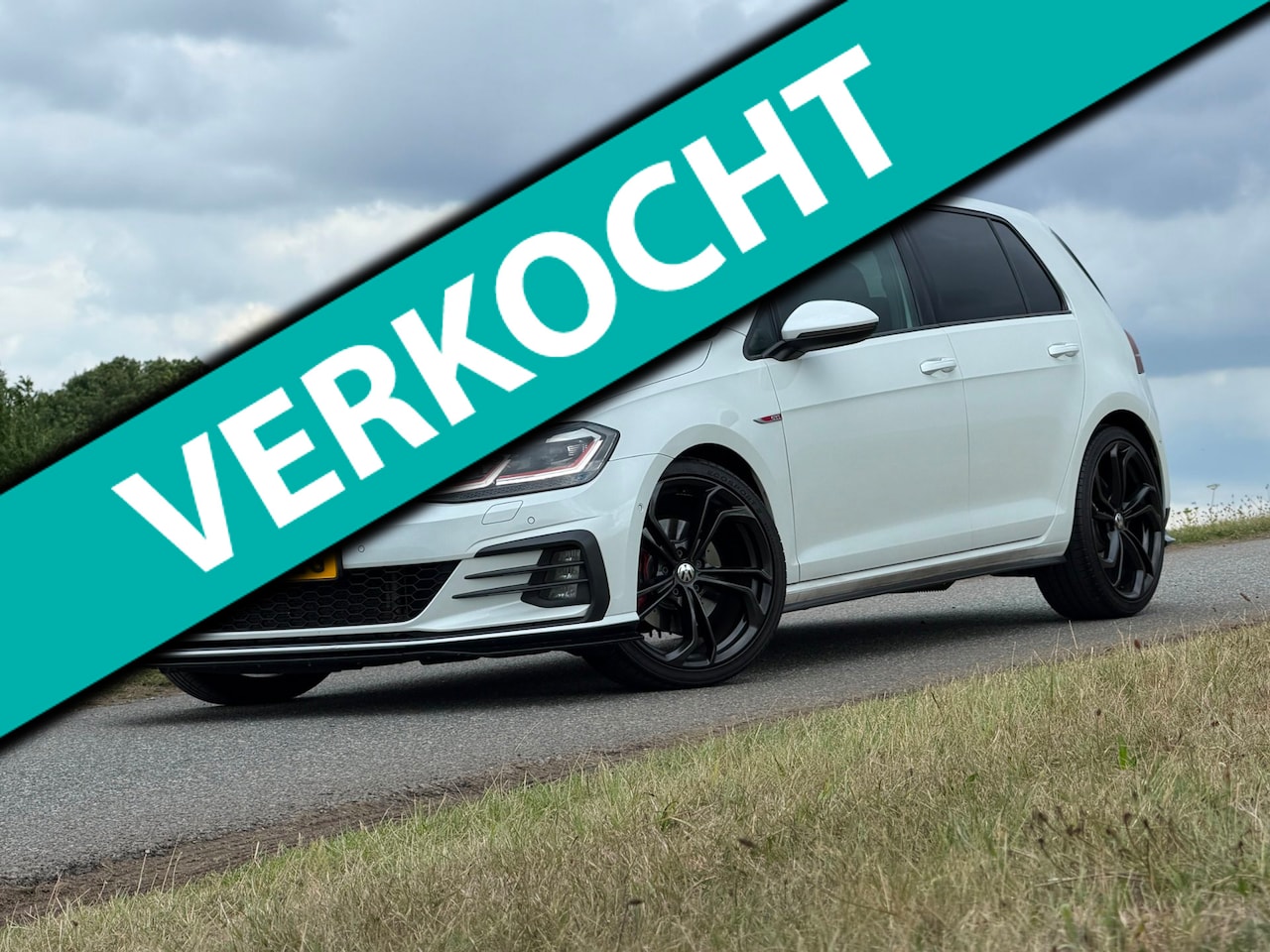 Volkswagen Golf - 7.5 2.0 TSI GTI 300PK |Pano |Virtual Cockpit |Dcc |TCR |Inparkeerhulp |Carplay |Acc |Side - AutoWereld.nl