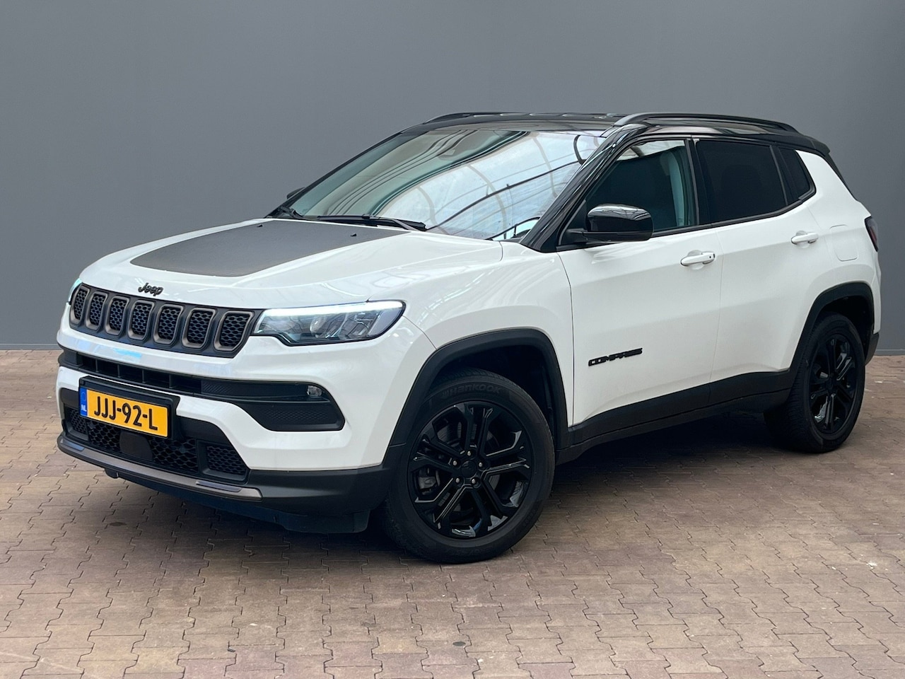 Jeep Compass - 4xe 240 PLUG-IN HYBRID UPLAND AUTOMAAT | Achteruitrijcamera | Afwijkende dakkleur | Apple - AutoWereld.nl