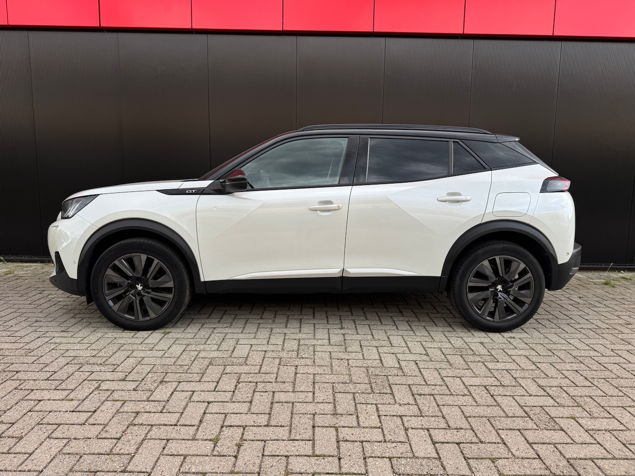 Peugeot 2008 - 1.2 PureTech GT Pack | Apple Carplay / Android Auto | Focal geluid | Navigatie | Stoelverw - AutoWereld.nl