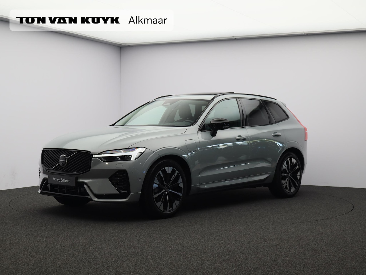 Volvo XC60 - 2.0 T6 Plug-in hybrid AWD Ultra Dark / Trekhaak / Luchtvering / Head-Up Display / 360 Came - AutoWereld.nl