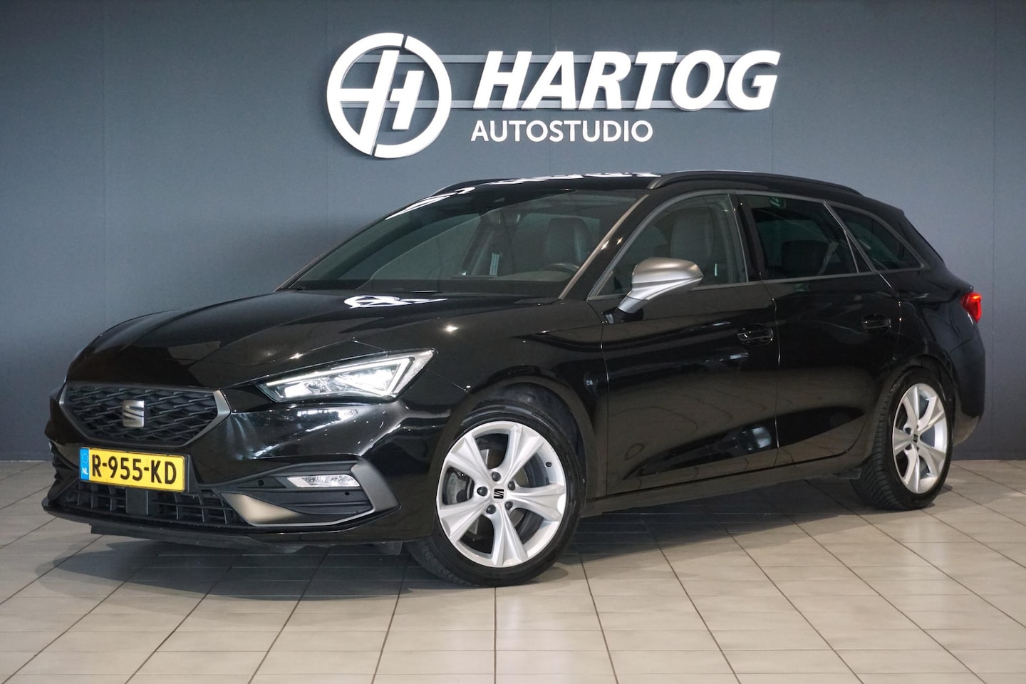 SEAT Leon Sportstourer - 1.5 eTSI FR Business Intense * DEALER ONDERHOUDEN * + CAMERA / KEYLESS / ELEK. TREKHAAK / - AutoWereld.nl