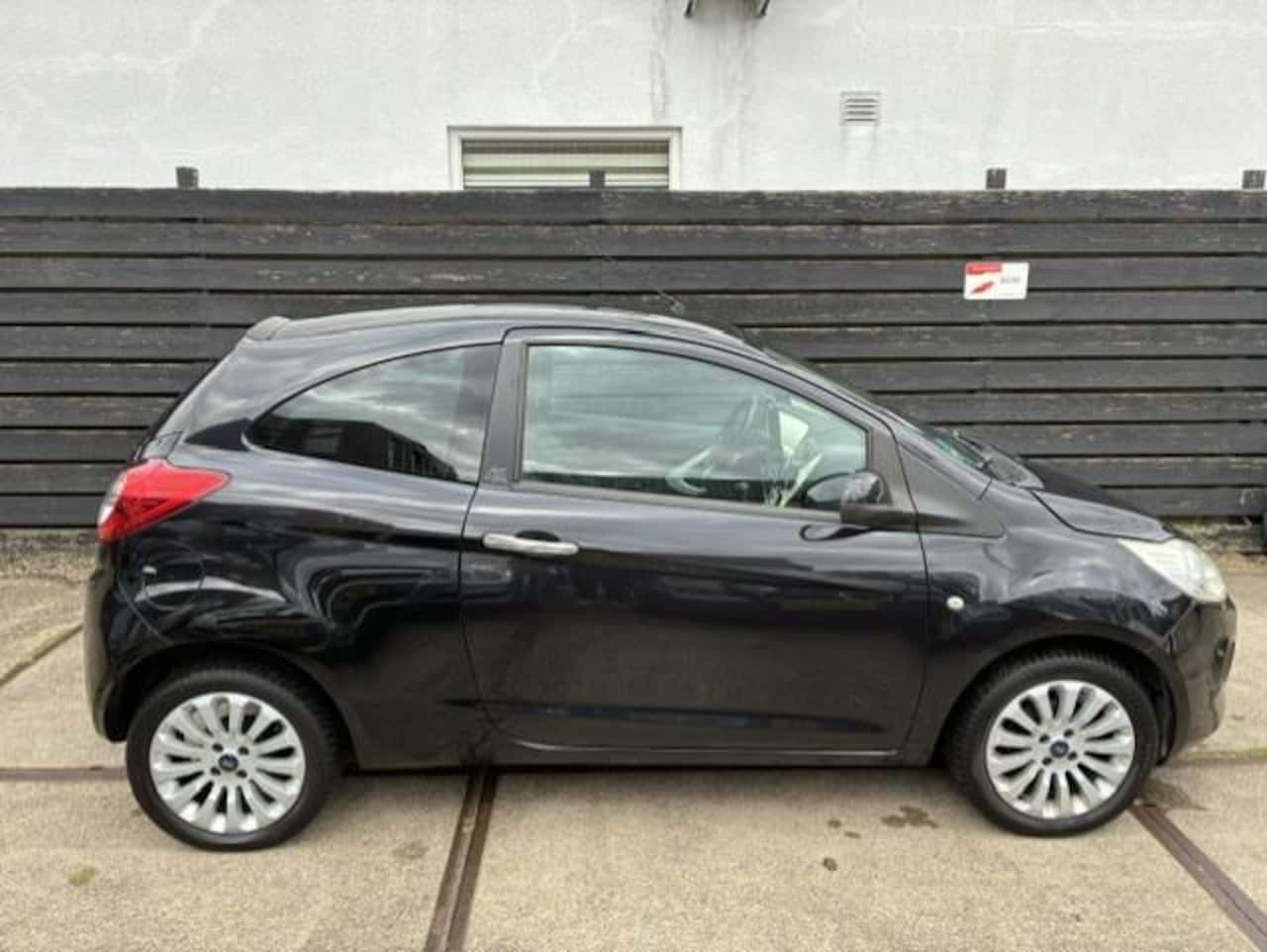 Ford Ka - 1.2 Titanium AIRCO/NIEUWE APK!/NETTE AUTO! - AutoWereld.nl