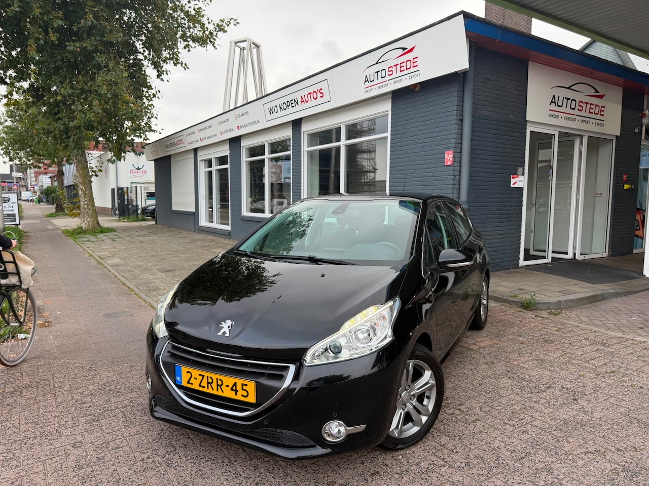 Peugeot 208 - 1.2 PureTech Allure|NAP|WEINIG KM|APK|TREKHAAK| - AutoWereld.nl