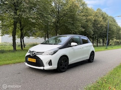 Toyota Yaris - 1.0 VVT-i Aspiration Bi-Tone*SCHERM*AIRCO*NAP