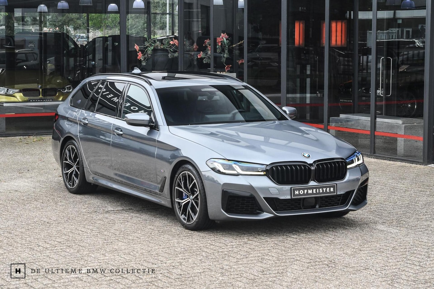 BMW 5-serie Touring - 540i xDrive M-Sport | M-Stoelen! | Pano | Trekhaak - AutoWereld.nl