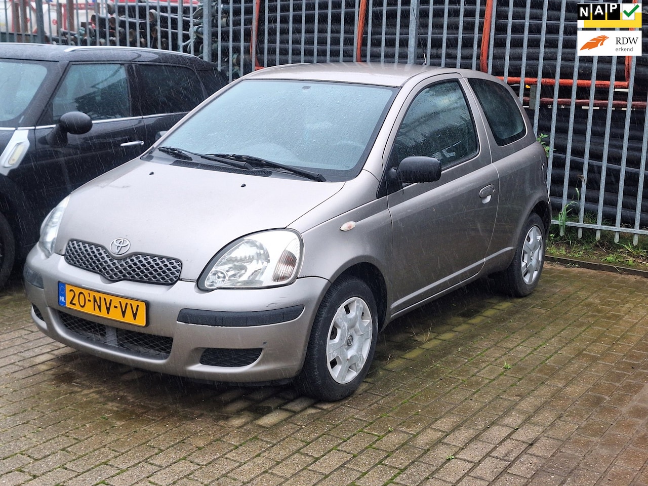 Toyota Yaris - €1650,-1.0 VVT-i Idols Trekhaak Apk 2027 - AutoWereld.nl