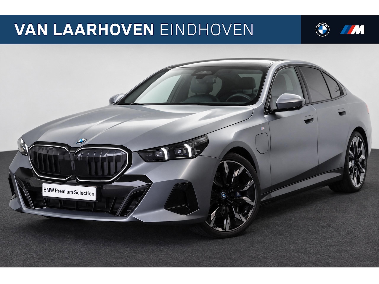 BMW 5-serie - 550e xDrive M Sport Automaat / Panoramadak / Trekhaak / Adaptief onderstel professional / - AutoWereld.nl