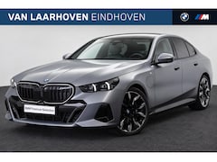 BMW 5-serie - 550e xDrive M Sport Automaat / Panoramadak / Trekhaak / Adaptief onderstel professional /