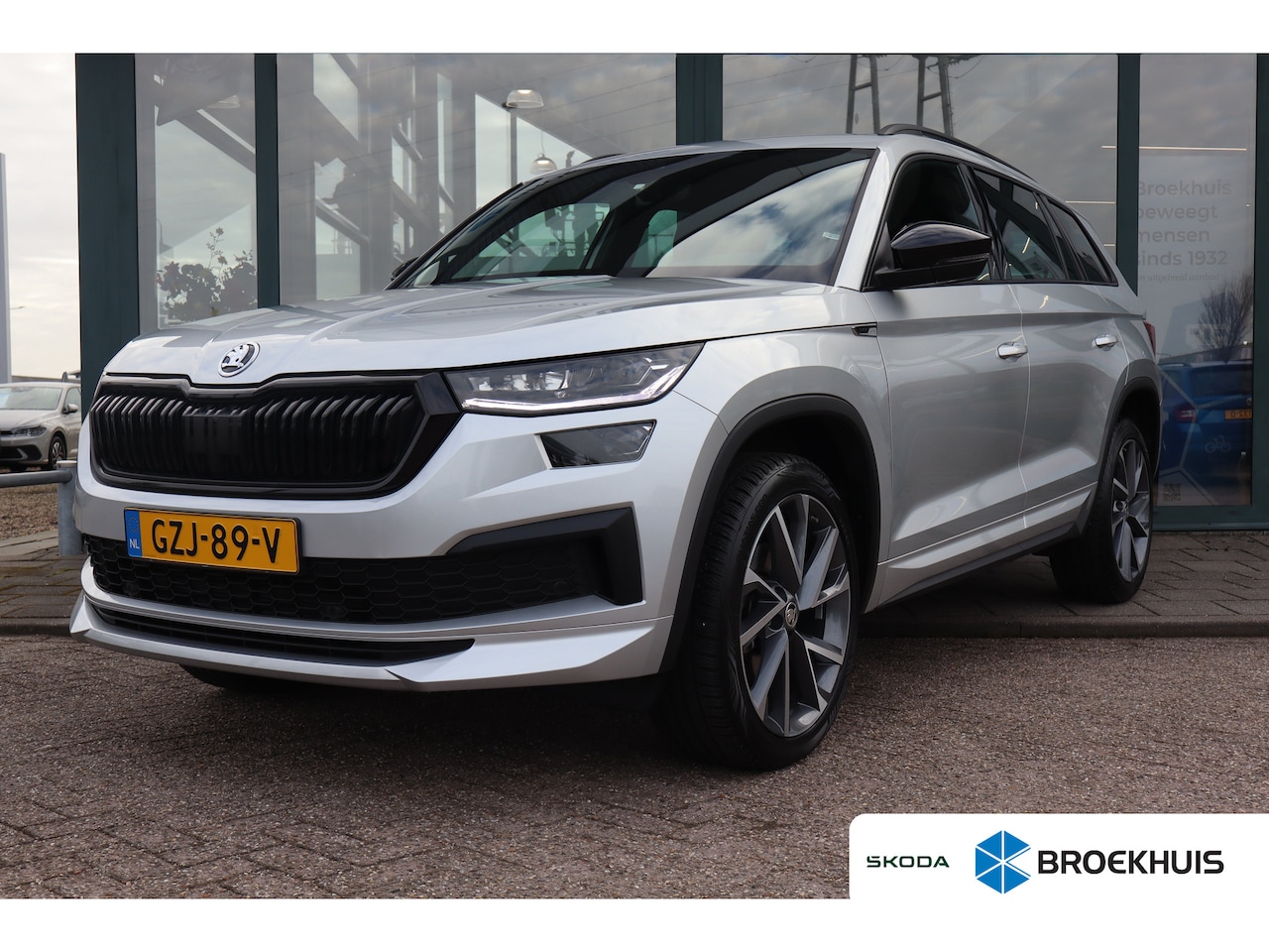 Skoda Kodiaq - 1.5 TSI MHEV Sportline Business 150PK | Achteruitrijcamera | Dodehoek detectie | Keyless e - AutoWereld.nl