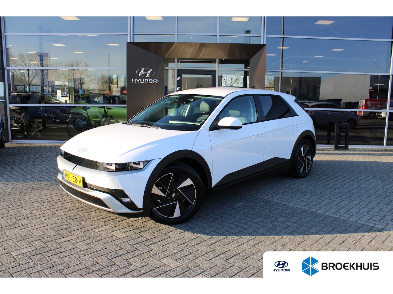Hyundai IONIQ 5 - Connect+ 84 kWh | Leder | Parkeersensoren voor en achter | Elektrisch bedienbare voorstoel - AutoWereld.nl