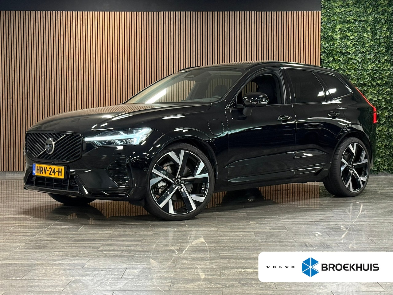 Volvo XC60 - T6 AWD Recharge Ultra Dark | Luchtvering | Trekhaak | 360° Camera | Head-Up Display | Harm - AutoWereld.nl