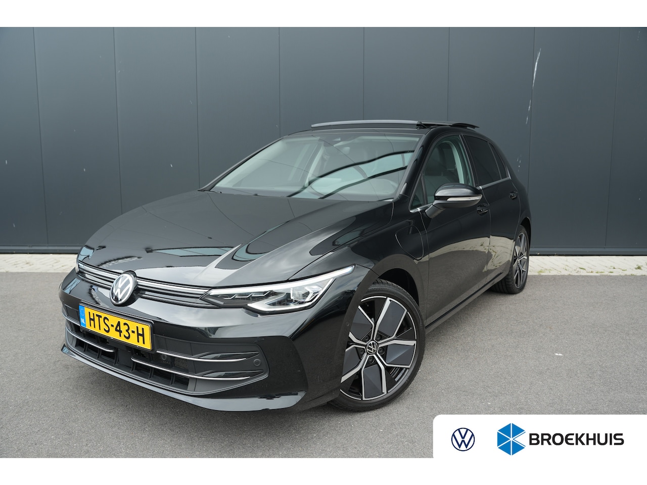 Volkswagen Golf - 1.5 eHybrid Style Edition | Panoramadak | Camera | Elektrische stoel | Dodehoek Detectie | - AutoWereld.nl