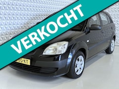 Kia Rio - 1.4 L Elektrische ramen + Radio/cd speler + Stuurbekrachtiging