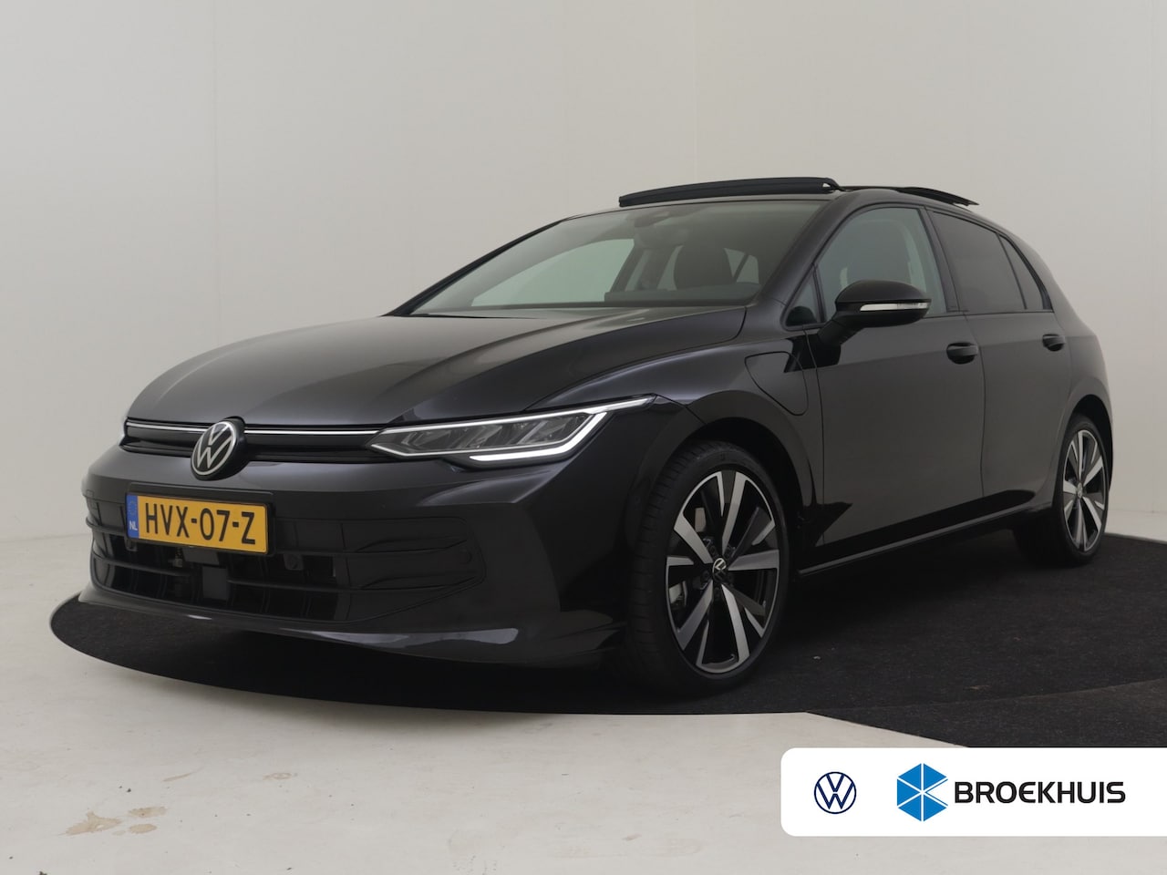 Volkswagen Golf - 1.5 eHybrid Life Edition 204Pk DSG/AUTO | Glazen panorama-dak | Achteruitrijcamera | Cruis - AutoWereld.nl