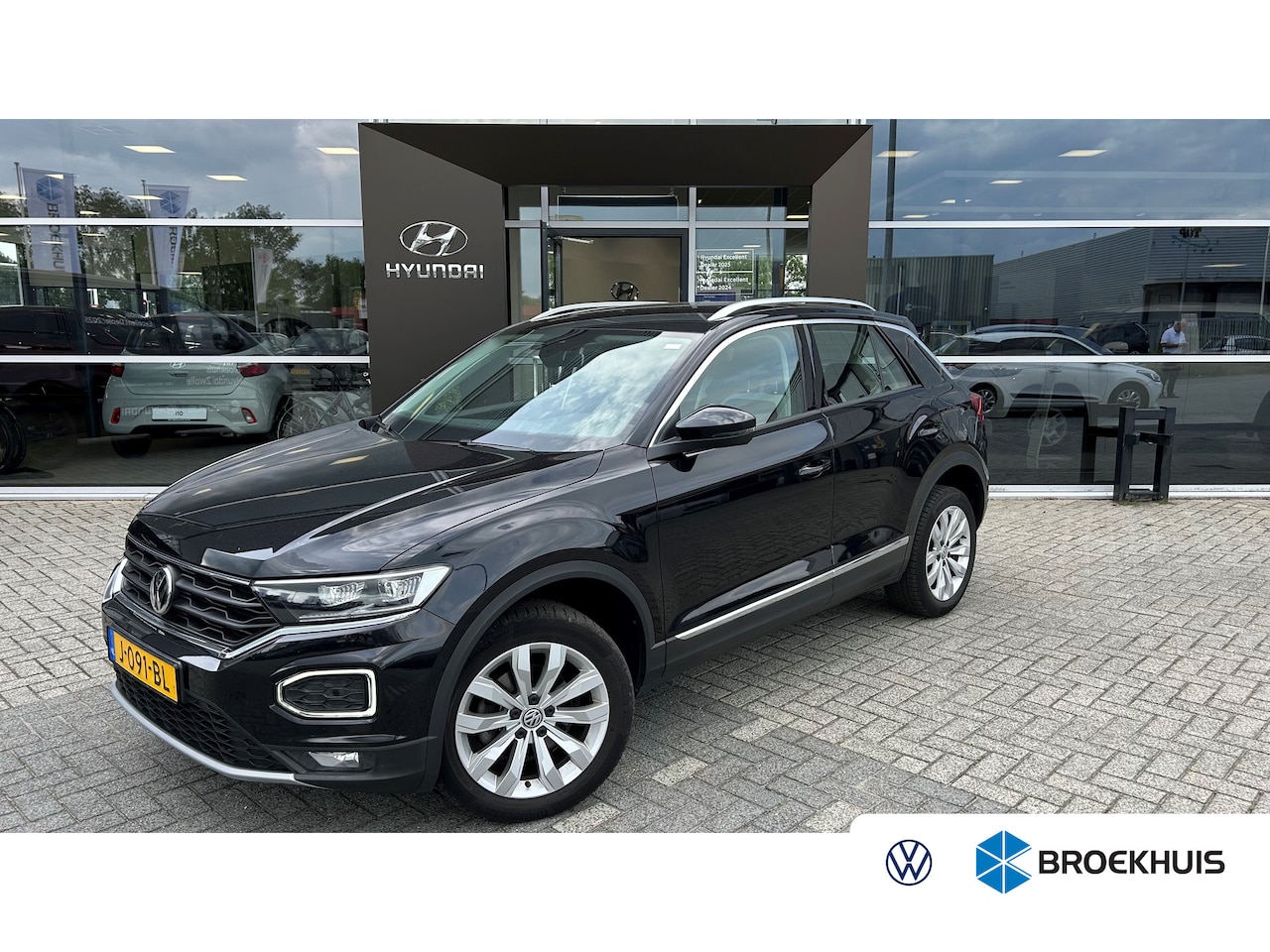 Volkswagen T-Roc - 1.5 TSI Sport | AUTOMAAT | Navigatie | Adaptieve Cruise Control | Bluetooth | Climate Cont - AutoWereld.nl