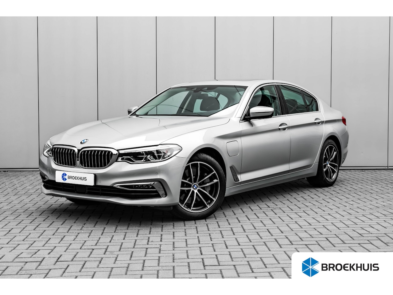 BMW 5-serie - 530e iPerformance High Executive 252Pk | Rondomzichtcamera | Head-up Display | Glazen schu - AutoWereld.nl