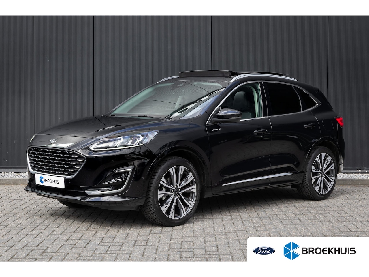 Ford Kuga - 1.5 EcoBoost Vignale | Full options | Incl. Trekhaak | Panoramadak | 1800kg trekgewicht - AutoWereld.nl
