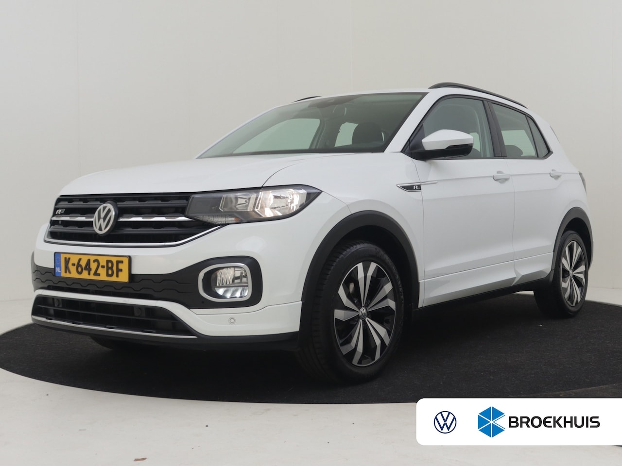 Volkswagen T-Cross - 1.0 TSI Life 95Pk | R-Line l Trekhaak | Stoelverwarming | Dodehoek detectie | Parkeersenso - AutoWereld.nl