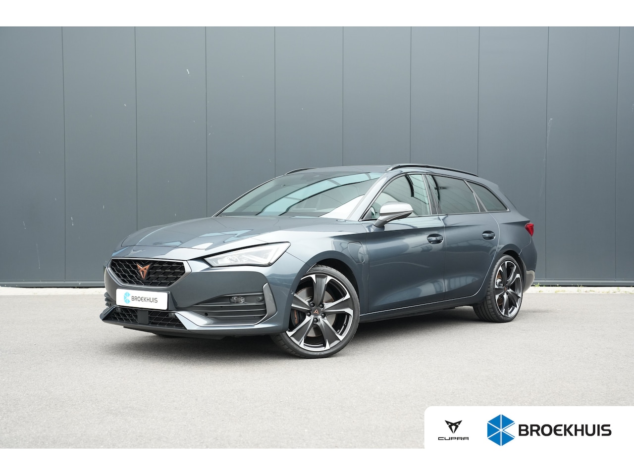CUPRA Leon Sportstourer - 1.4 e-Hybrid 245pk VZ Performance | Panoramadak | Camera | Stuur & Stoelverwarming | Bestu - AutoWereld.nl