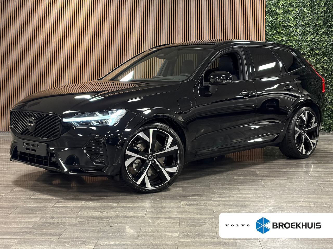 Volvo XC60 - T6 AWD Recharge Ultra Black Edition | Luchtvering | 360° Camera | Head-Up Display | Harman - AutoWereld.nl
