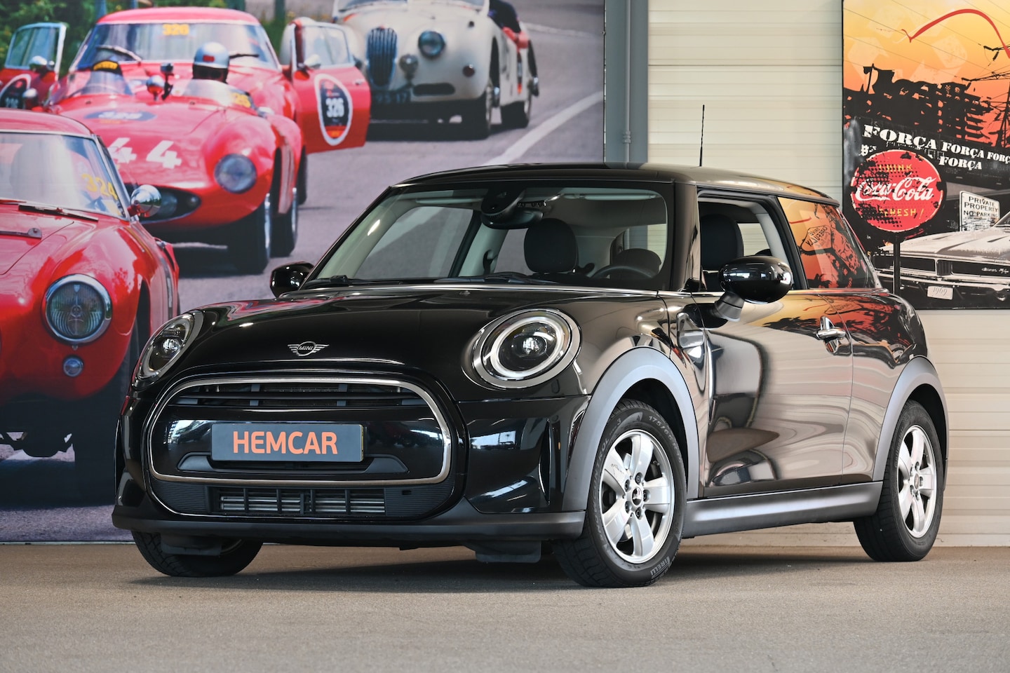 MINI 3-Deurs - 1.5 Cooper Essential Facelift model / Automaat - AutoWereld.nl
