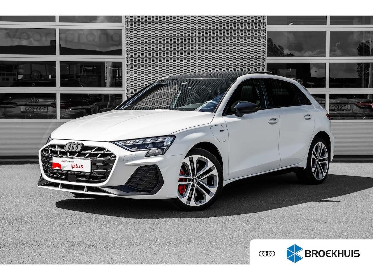 Audi A3 Sportback - 45 TFSI e S edition Competition | Carbon Spoiler | Panoramadak | Stoelverwarming | Achteru - AutoWereld.nl
