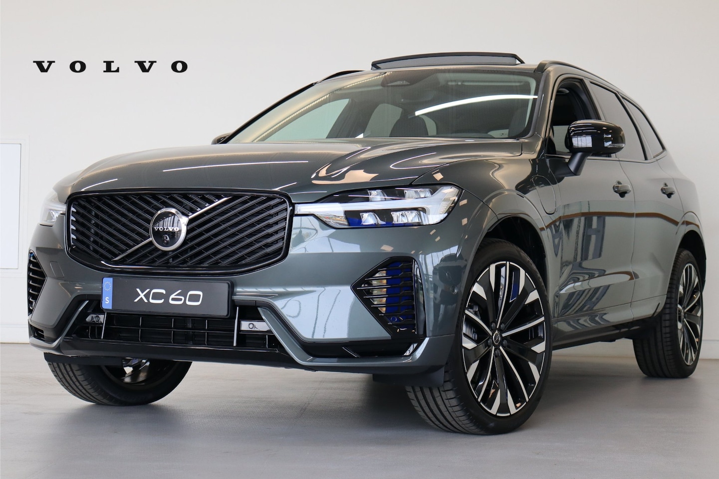 Volvo XC60 - T6 350PK Plus Dark | Nappa | Ventilatie | HUD | Panoramadak | HK Audio | 360° | 21'' - AutoWereld.nl