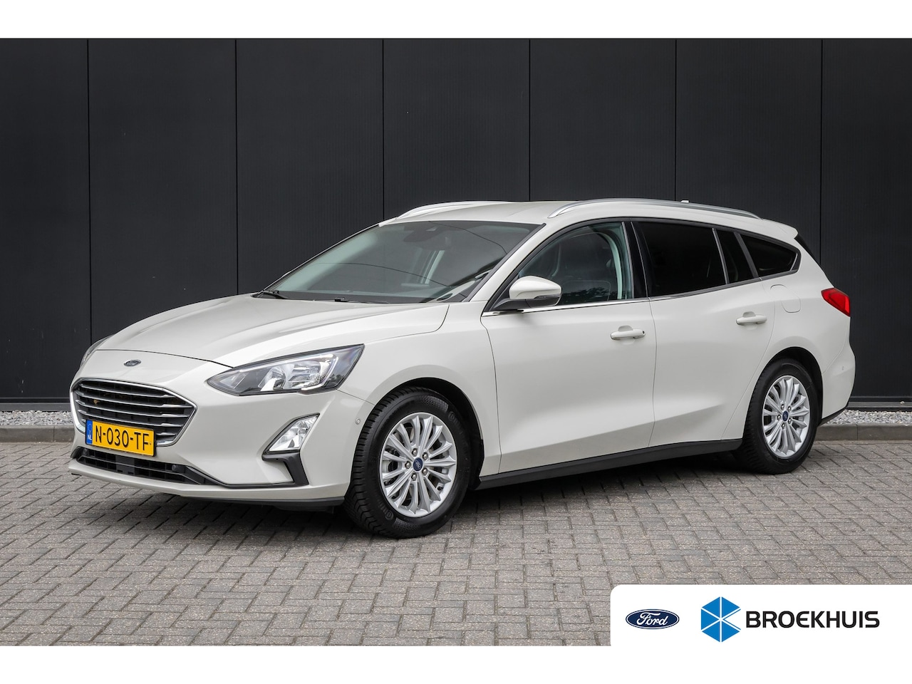 Ford Focus Wagon - 1.0 EcoBoost Titanium Automaat | 100% dealer o.h. | Adaptieve cruise | Trekhaak | Winter-p - AutoWereld.nl