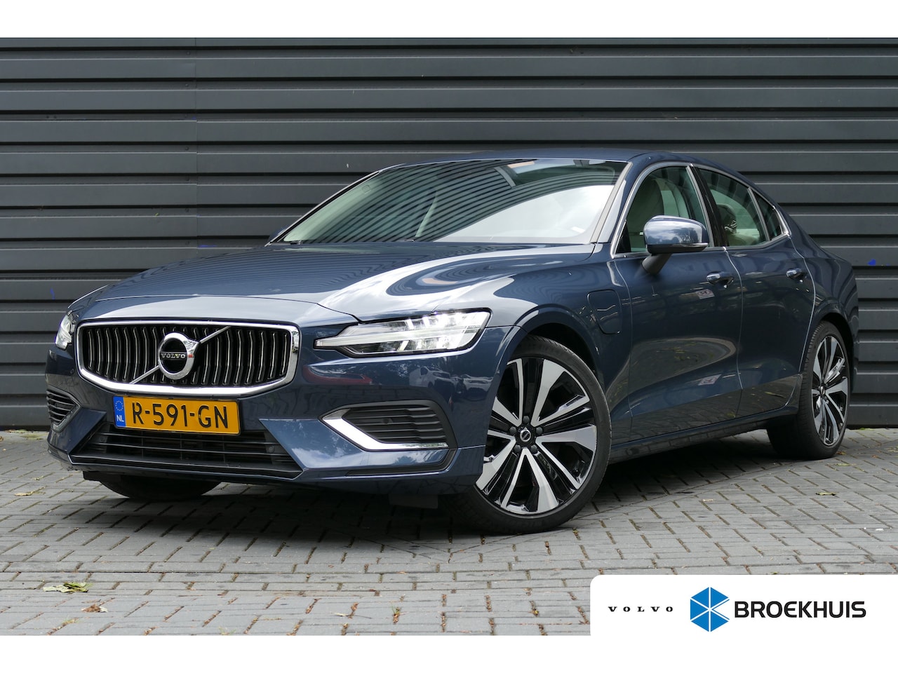 Volvo S60 - 2.0 RECHARGE T8 AWD INSCRIPTION AUTOMAAT / NAVI / LEDER / CLIMA / 19"LMV / CAMERA / MEMORY - AutoWereld.nl